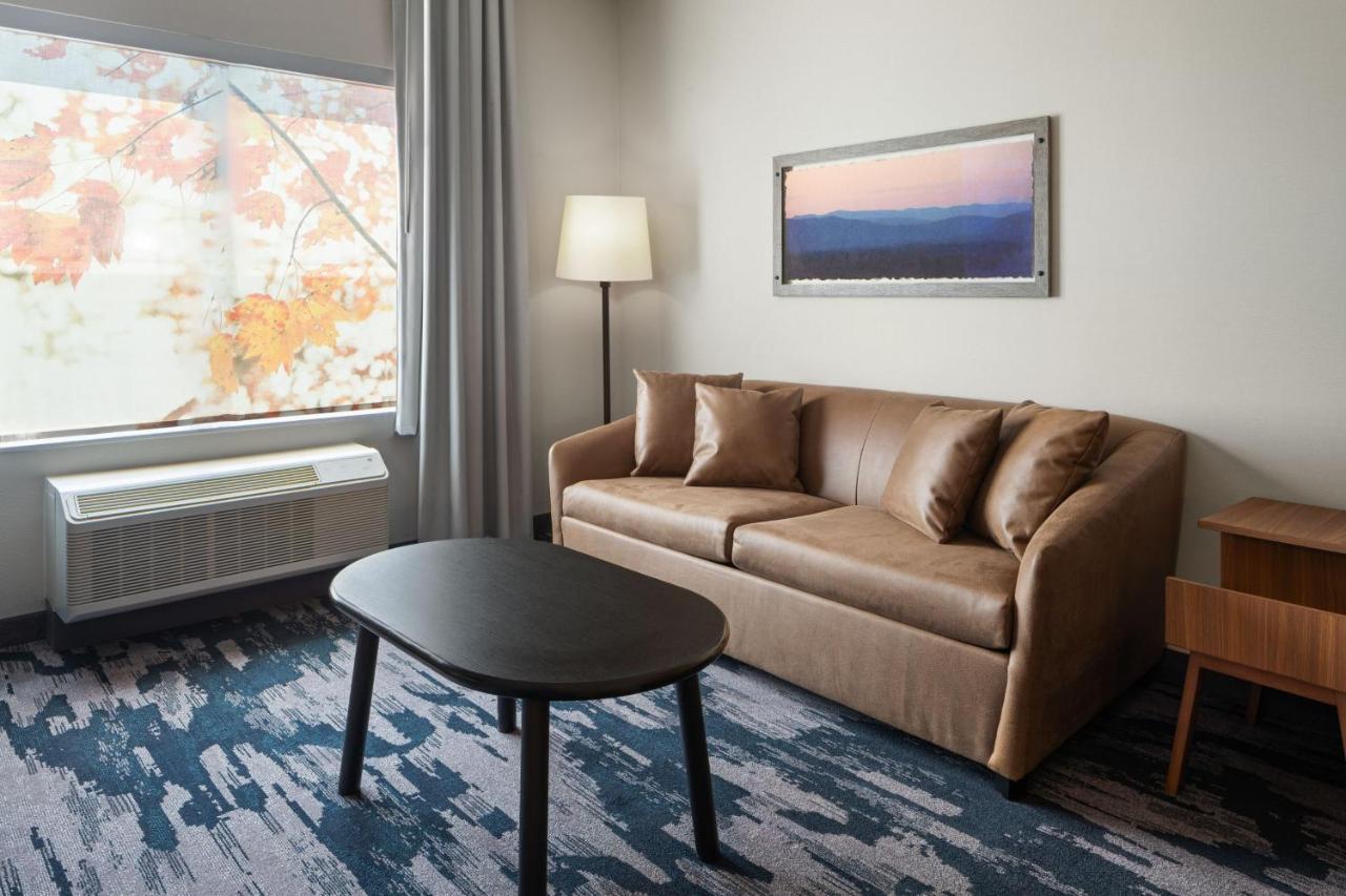 Fairfield By Marriott Inn & Suites Whitsett Greensboro East Exteriör bild